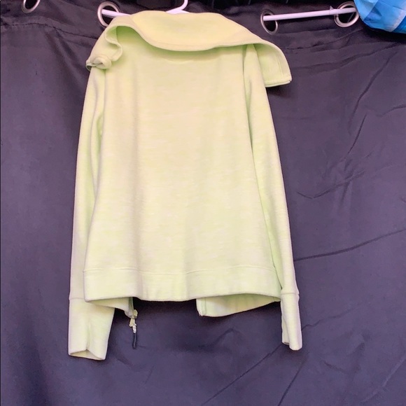 Green sweatshirt - Picture 2 of 3